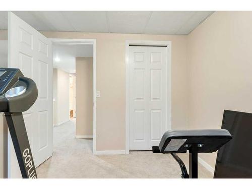 88 Evansford Circle Nw, Calgary, AB - Indoor Photo Showing Other Room