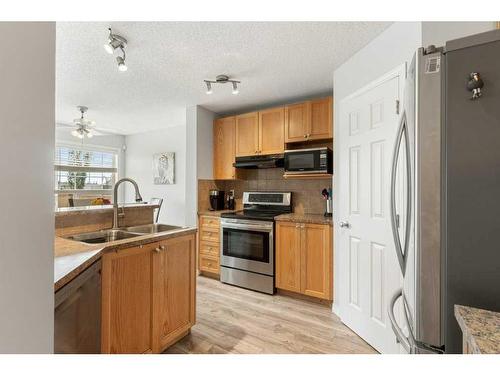 88 Evansford Circle Nw, Calgary, AB - Indoor Photo Showing Kitchen With Double Sink