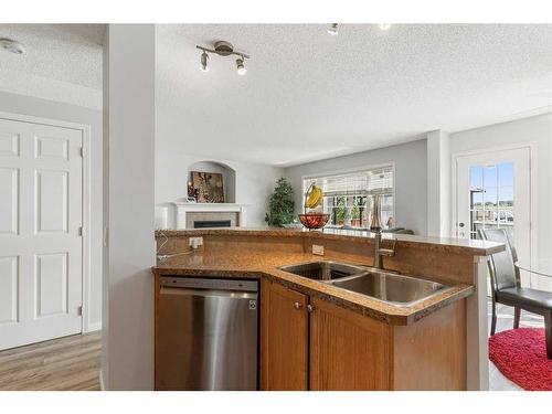 88 Evansford Circle Nw, Calgary, AB - Indoor Photo Showing Kitchen With Double Sink