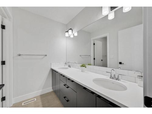 52 Seton Rise Se, Calgary, AB - Indoor Photo Showing Bathroom