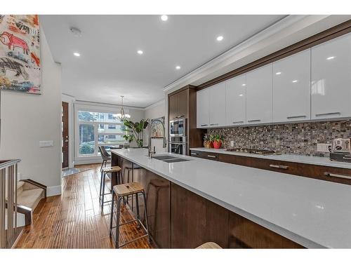 2642 25 Street Sw, Calgary, AB - Indoor Photo Showing Kitchen