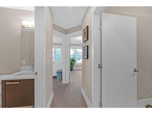 2642 25 Street Sw, Calgary, AB - Indoor Photo Showing Other Room