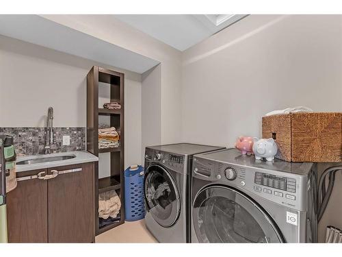 2642 25 Street Sw, Calgary, AB - Indoor Photo Showing Laundry Room