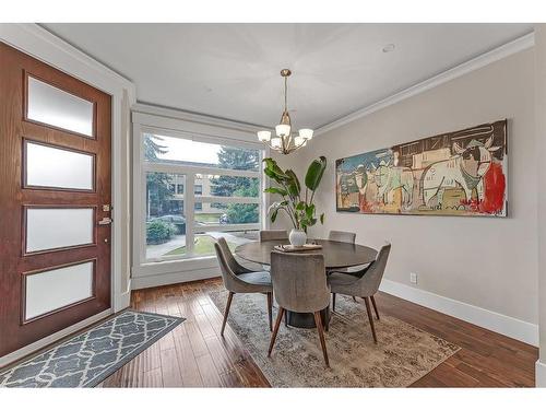 2642 25 Street Sw, Calgary, AB - Indoor Photo Showing Dining Room