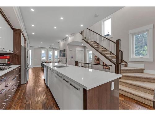 2642 25 Street Sw, Calgary, AB - Indoor Photo Showing Kitchen With Upgraded Kitchen