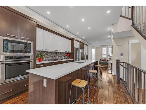 2642 25 Street Sw, Calgary, AB - Indoor Photo Showing Kitchen With Upgraded Kitchen