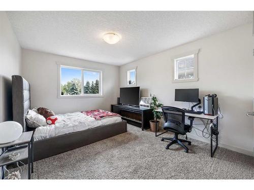 994 Shantz Place, Crossfield, AB - Indoor Photo Showing Bedroom