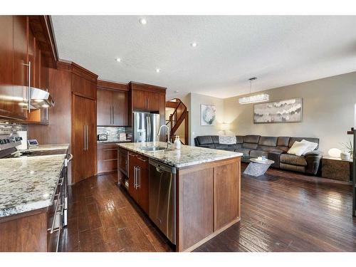 994 Shantz Place, Crossfield, AB - Indoor Photo Showing Kitchen With Upgraded Kitchen