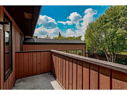 44 Dalbrook Bay Nw, Calgary, AB - Outdoor