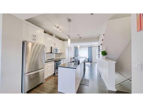 806 Evansridge Common Nw, Calgary, AB - Indoor Photo Showing Kitchen With Stainless Steel Kitchen With Double Sink With Upgraded Kitchen