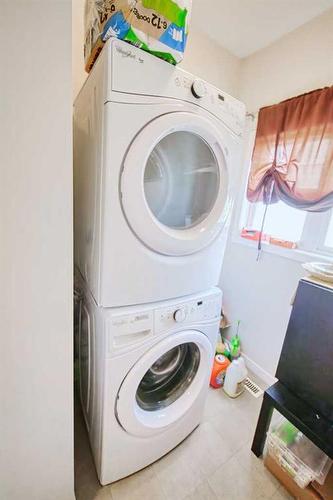 806 Evansridge Common Nw, Calgary, AB - Indoor Photo Showing Laundry Room