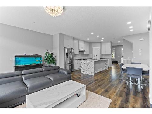 145 Howse Avenue Ne, Calgary, AB - Indoor Photo Showing Living Room