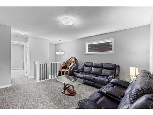 145 Howse Avenue Ne, Calgary, AB - Indoor Photo Showing Living Room