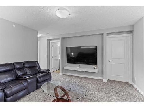 145 Howse Avenue Ne, Calgary, AB - Indoor Photo Showing Living Room