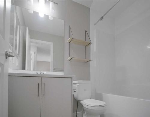 145 Howse Avenue Ne, Calgary, AB - Indoor Photo Showing Bathroom