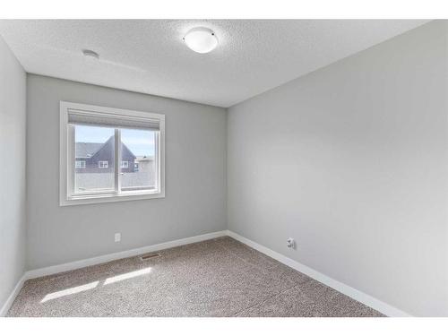 145 Howse Avenue Ne, Calgary, AB - Indoor Photo Showing Other Room