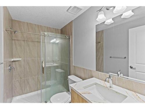 145 Howse Avenue Ne, Calgary, AB - Indoor Photo Showing Bathroom