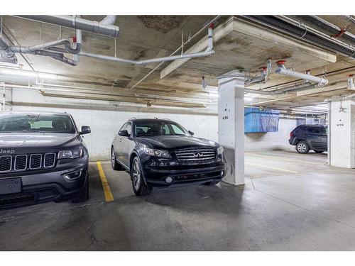 313-369 Rocky Vista Park Nw, Calgary, AB - Indoor Photo Showing Garage