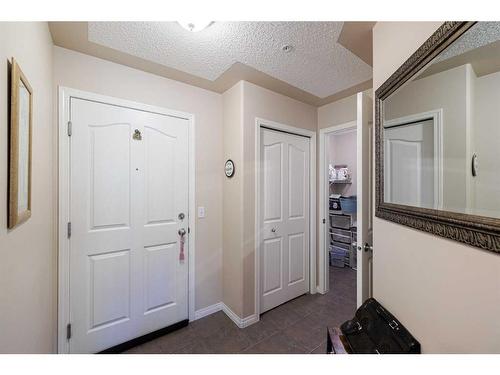 313-369 Rocky Vista Park Nw, Calgary, AB - Indoor Photo Showing Other Room