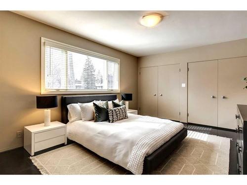 1316 34 Avenue Sw, Calgary, AB - Indoor Photo Showing Bedroom