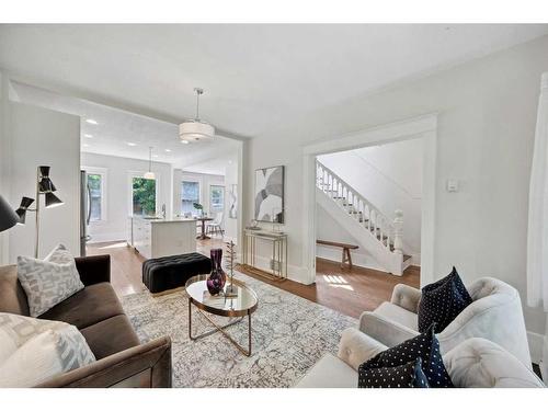 1623 13 Avenue Sw, Calgary, AB - Indoor Photo Showing Living Room