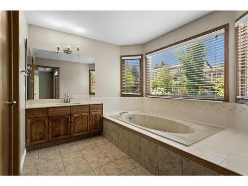 53 Shawnee Rise Sw, Calgary, AB - Indoor Photo Showing Bathroom