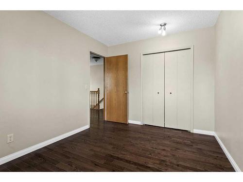 53 Shawnee Rise Sw, Calgary, AB - Indoor Photo Showing Other Room