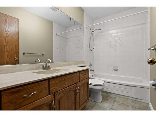 53 Shawnee Rise Sw, Calgary, AB - Indoor Photo Showing Bathroom