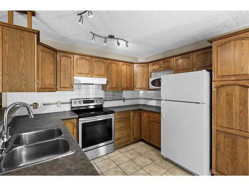 53 Shawnee Rise Sw, Calgary, AB - Indoor Photo Showing Kitchen With Double Sink