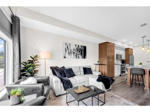 #305-1702 17 Avenue Sw, Calgary, AB - Indoor Photo Showing Living Room