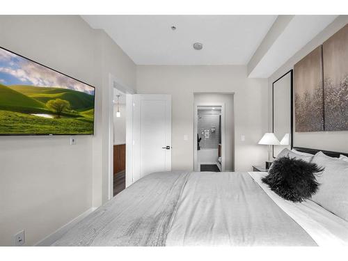 #305-1702 17 Avenue Sw, Calgary, AB - Indoor Photo Showing Bedroom