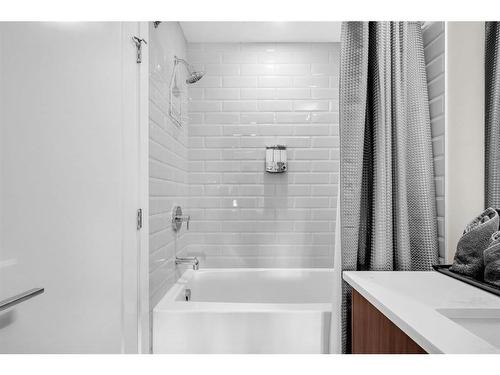 #305-1702 17 Avenue Sw, Calgary, AB - Indoor Photo Showing Bathroom