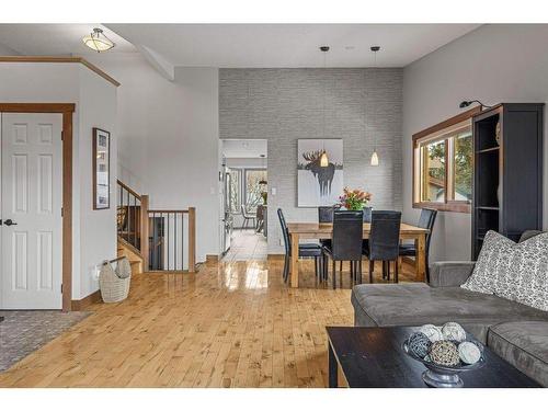 342 Hoodoo Crescent, Canmore, AB - Indoor Photo Showing Living Room