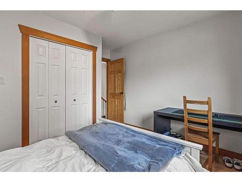 342 Hoodoo Crescent, Canmore, AB - Indoor Photo Showing Bedroom