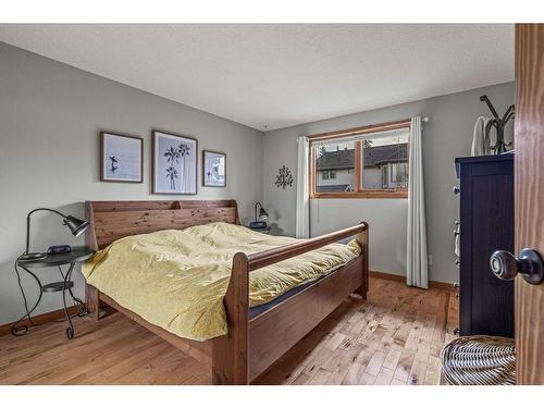 342 Hoodoo Crescent, Canmore, AB - Indoor Photo Showing Bedroom