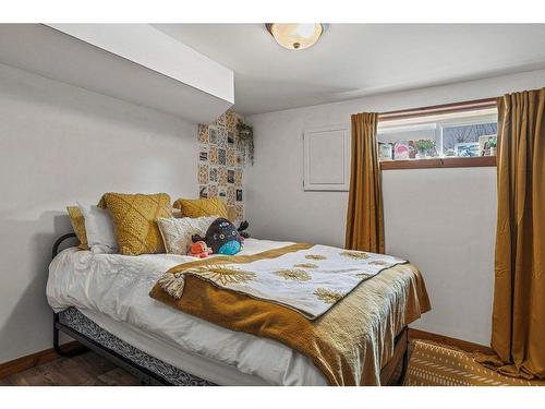 342 Hoodoo Crescent, Canmore, AB - Indoor Photo Showing Bedroom