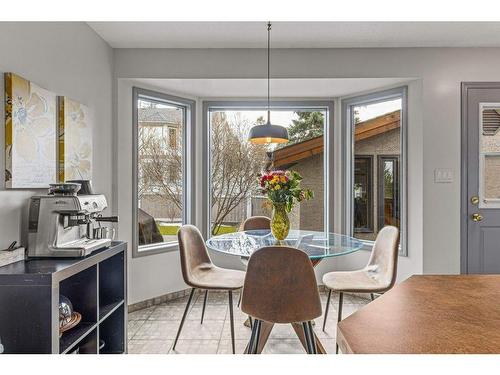 342 Hoodoo Crescent, Canmore, AB - Indoor Photo Showing Dining Room