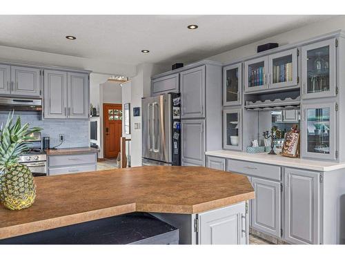 342 Hoodoo Crescent, Canmore, AB - Indoor Photo Showing Kitchen