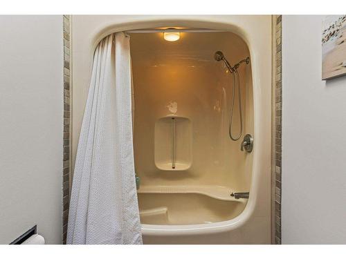 342 Hoodoo Crescent, Canmore, AB - Indoor Photo Showing Bathroom