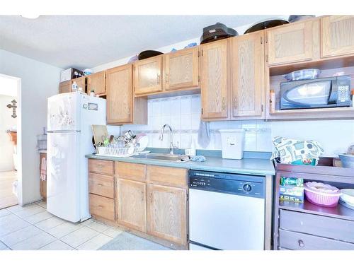 4 Castlefall Grove Ne, Calgary, AB - Indoor Photo Showing Kitchen