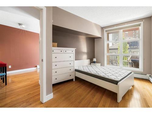 315-315 24 Avenue Sw, Calgary, AB - Indoor Photo Showing Bedroom