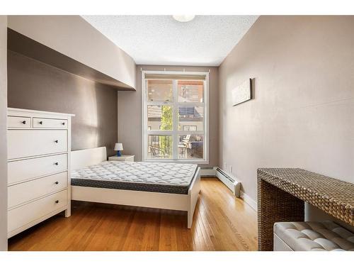 315-315 24 Avenue Sw, Calgary, AB - Indoor Photo Showing Bedroom