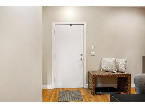 315-315 24 Avenue Sw, Calgary, AB - Indoor Photo Showing Other Room