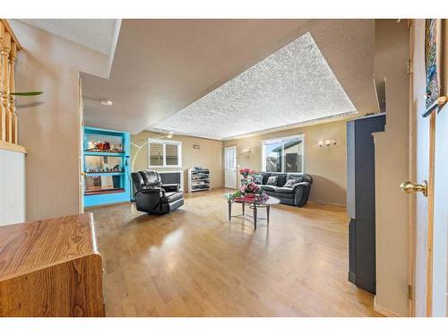 8 Bridleridge Road Sw, Calgary, AB - Indoor