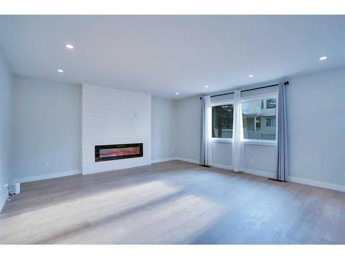 123 Sandringham Place Nw, Calgary, AB - Indoor Photo Showing Living Room With Fireplace