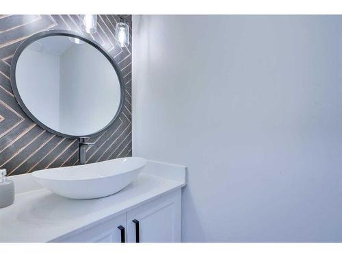 123 Sandringham Place Nw, Calgary, AB - Indoor Photo Showing Bathroom