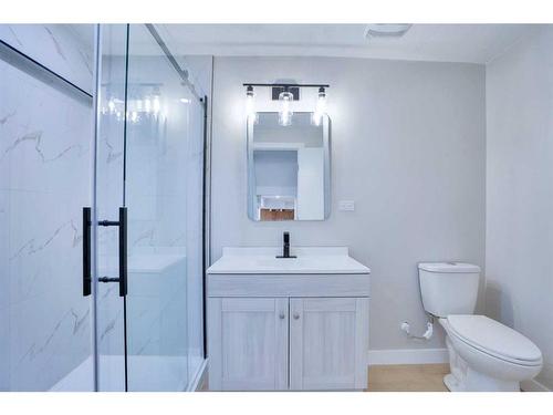 123 Sandringham Place Nw, Calgary, AB - Indoor Photo Showing Bathroom