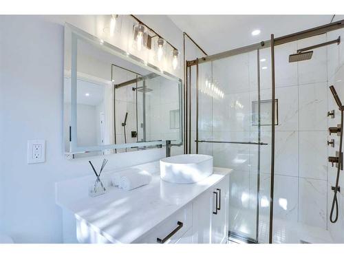 123 Sandringham Place Nw, Calgary, AB - Indoor Photo Showing Bathroom