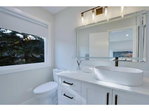 123 Sandringham Place Nw, Calgary, AB - Indoor Photo Showing Bathroom