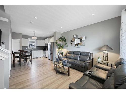 222 Vista Drive, Crossfield, AB - Indoor Photo Showing Living Room